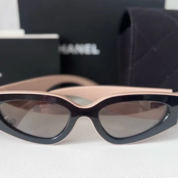 CHANEL CAT EYE SUNGLASSESNylon Black & BeigeC534/M3, A71614 X02281 S3443